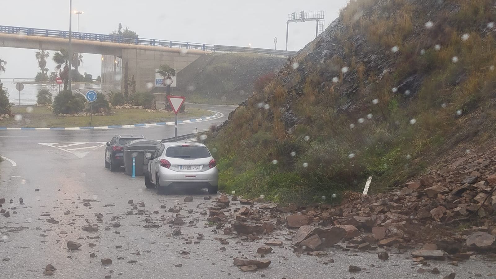 Desprendimientos en una ladera en Almuñécar