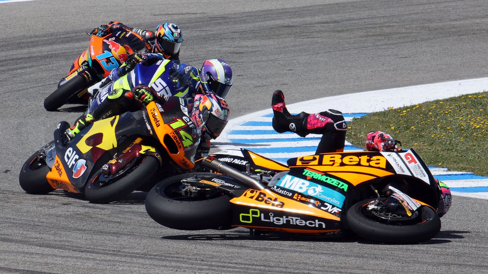 Imágenes de las caídas en las carreras del GP España en Jerez