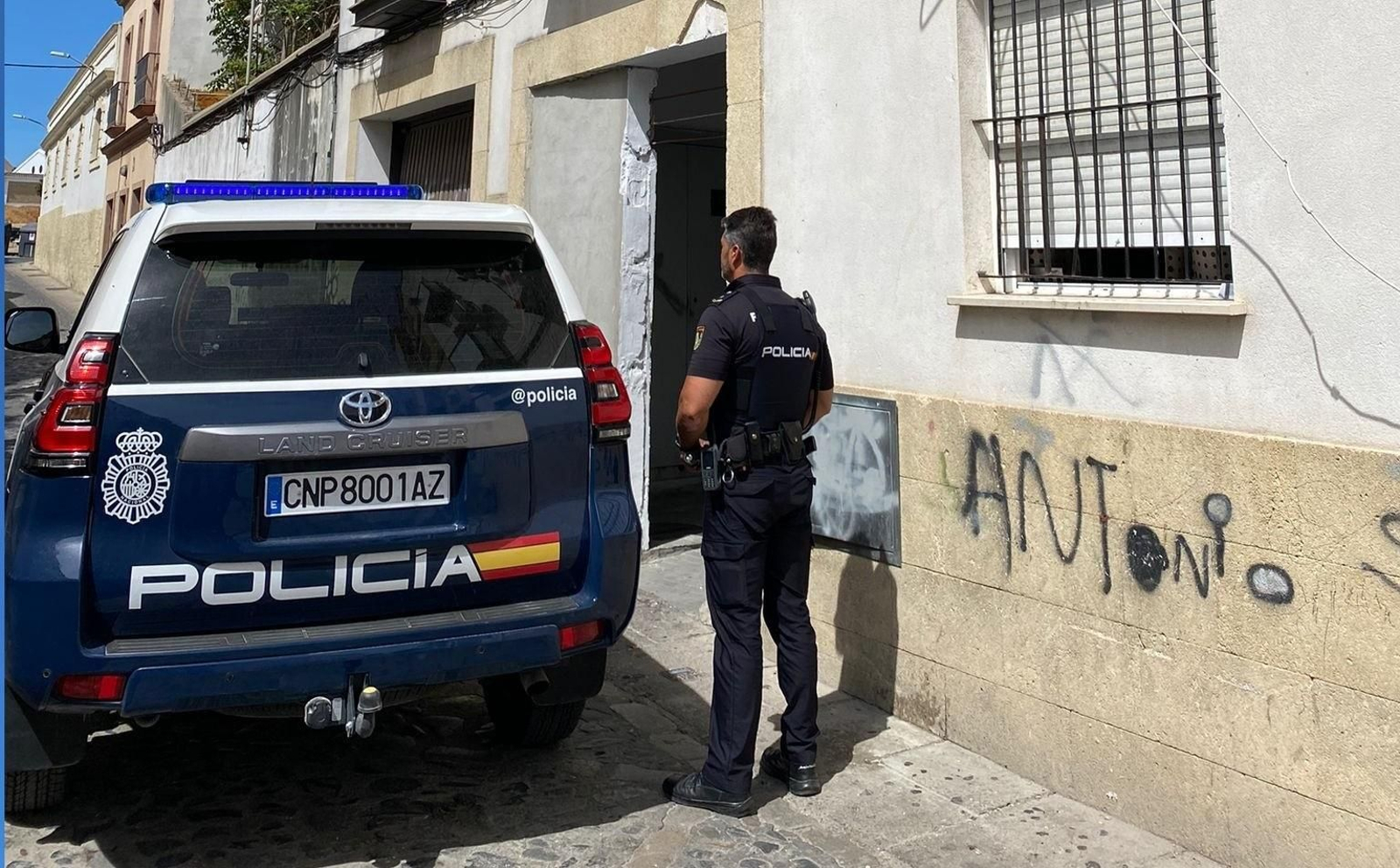 La Policía Nacional desmantela un punto negro de venta y distribución de drogas en la calle Nueva.