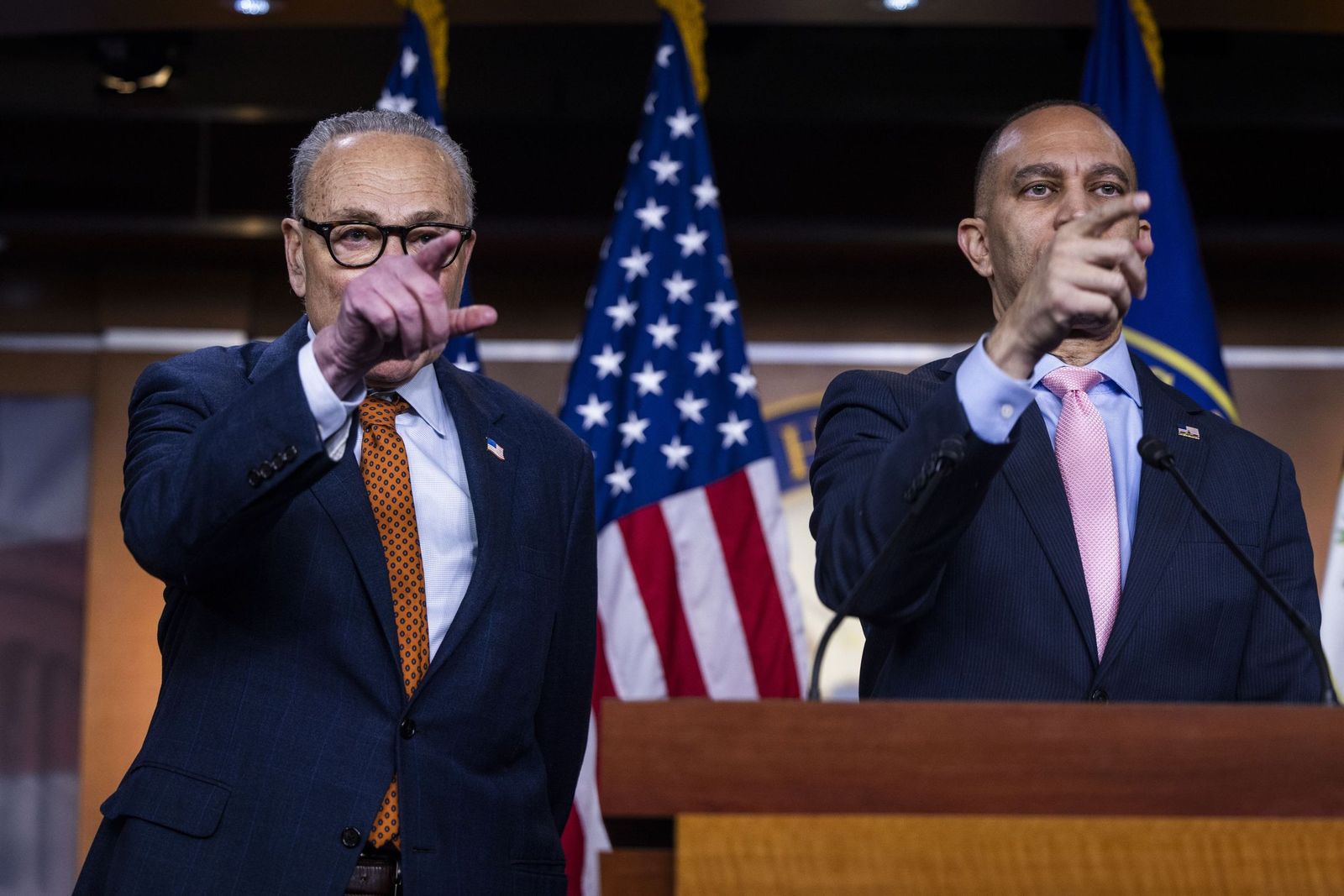 Senado de EEUU aprueba una resolución para que Trump no realice acciones militares sin permiso