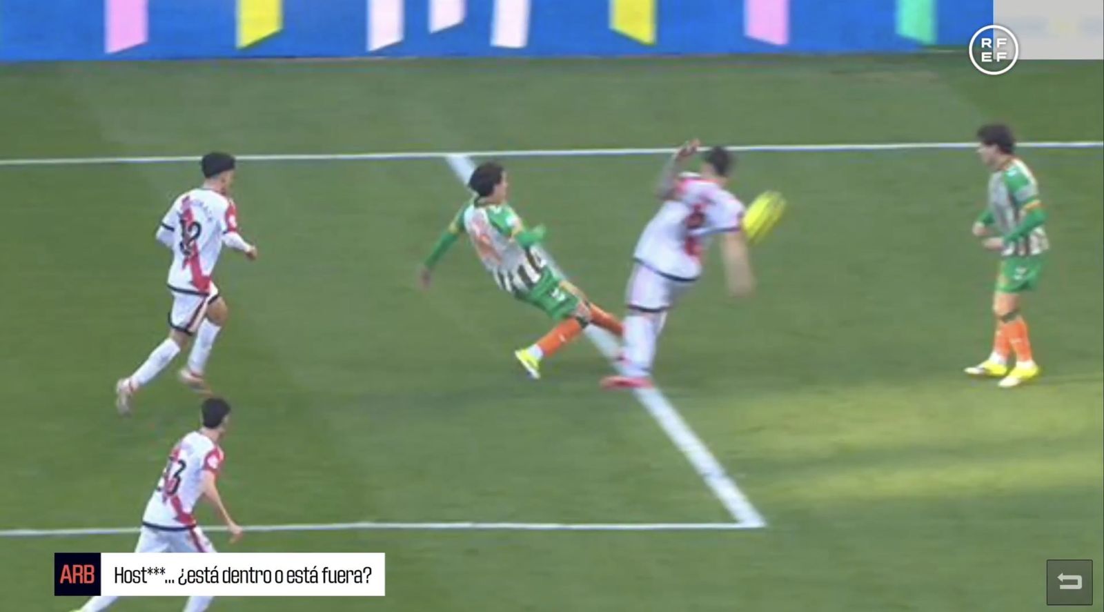 La imagen en la que Martínez Munuera manifestó su indecisión