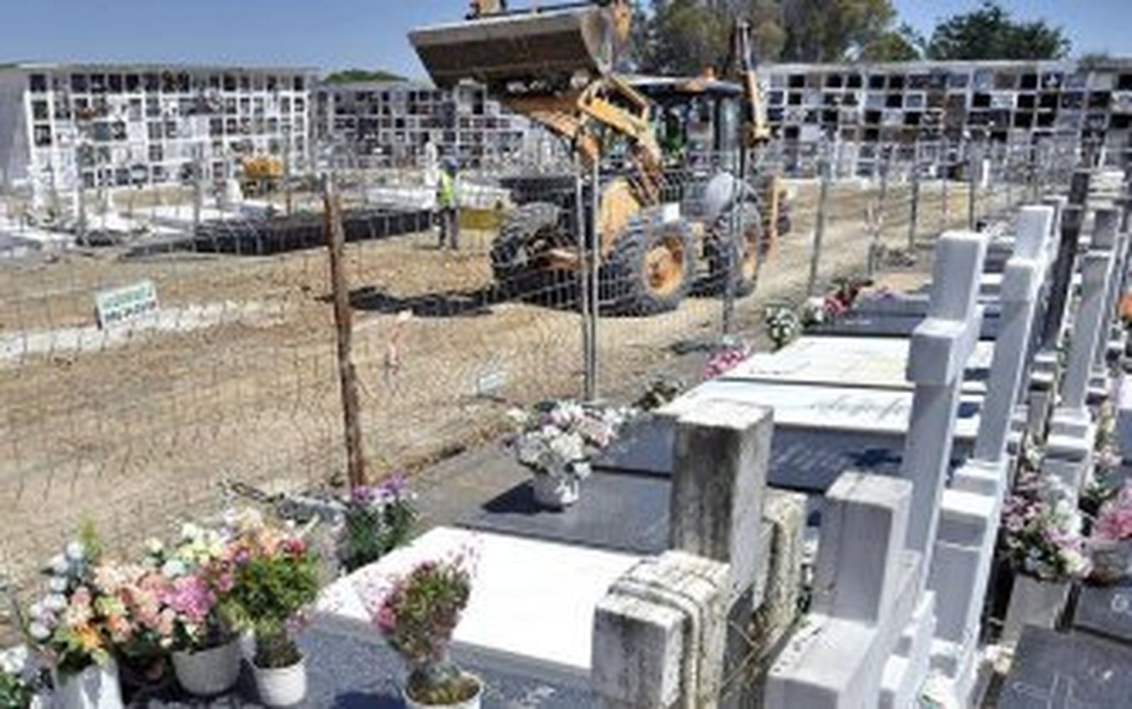 El Ayuntamiento inicia la construcción de 420 nuevos nichos en el cementerio municipal