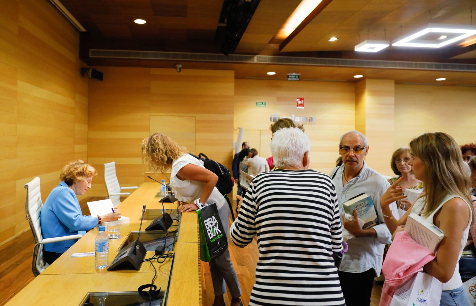 Imágenes de Diario de los Libros, con Julia Navarro