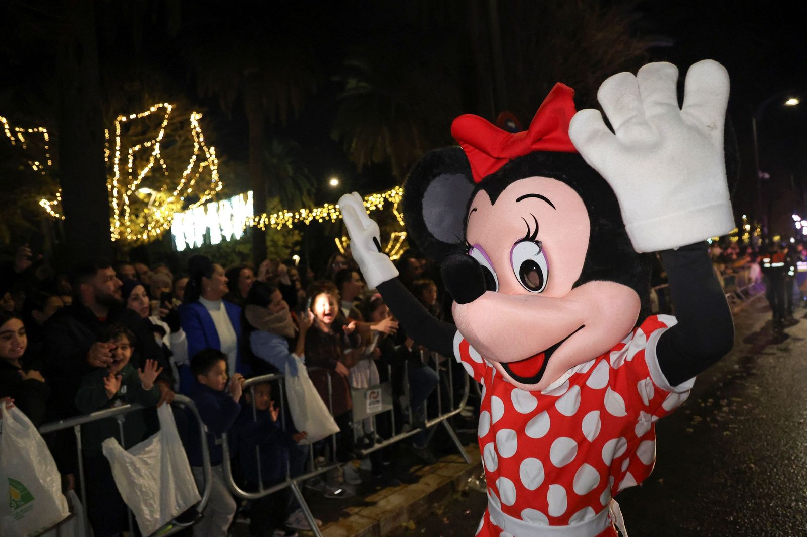 Los Reyes Magos llenan Málaga de ilusión tras la lluvia