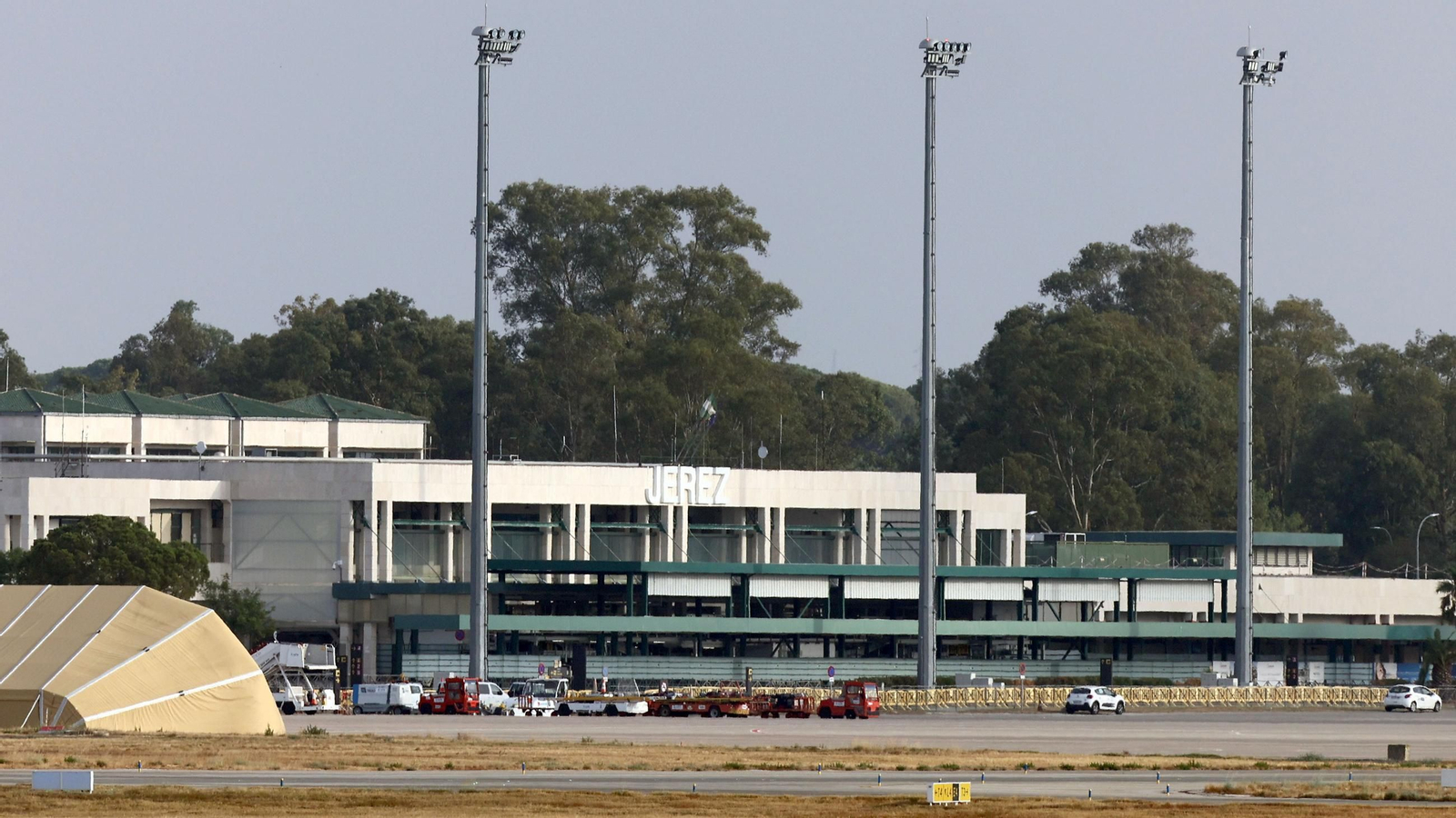 Exterior de la terminal de pasajeros del Aeropuerto de Jerez.