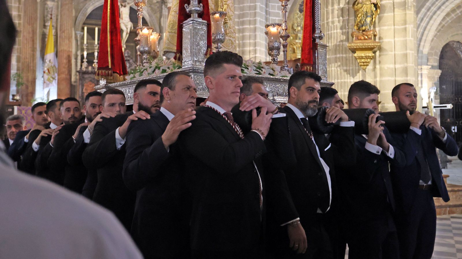 Vía Crucis de las hermandades con Nuestro Padre Jesús del Consuelo en la Catedral