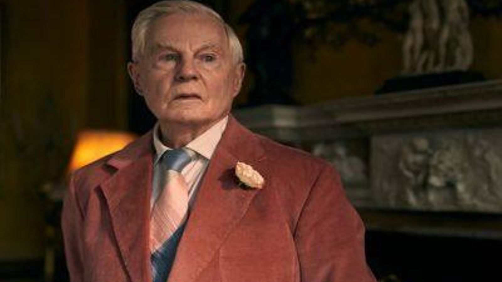 Derek Jacobi como el duque de Windsor en la T3 de 'The Crown'