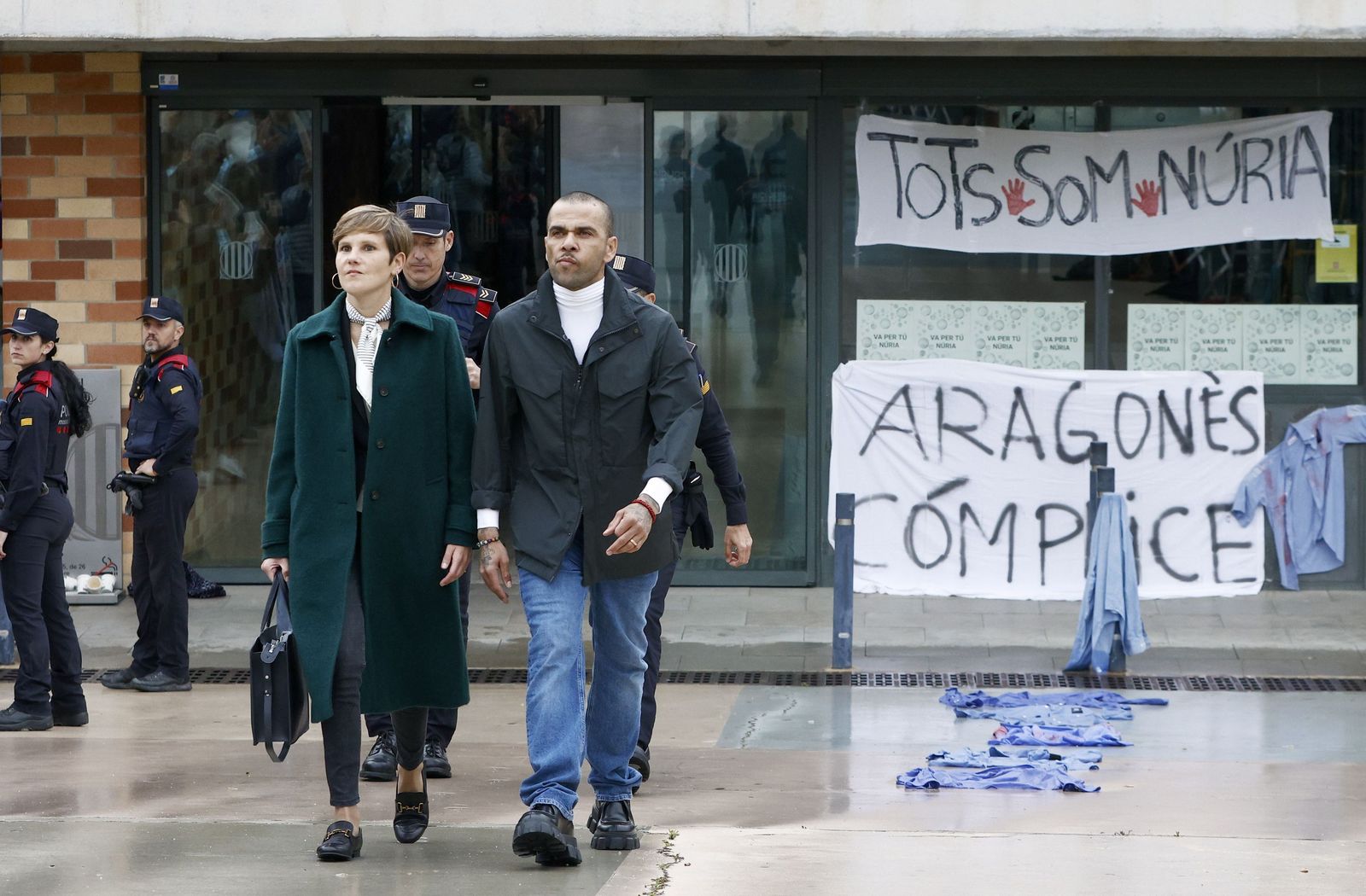 Las fotos de la salida de la cárcel de Dani Alves