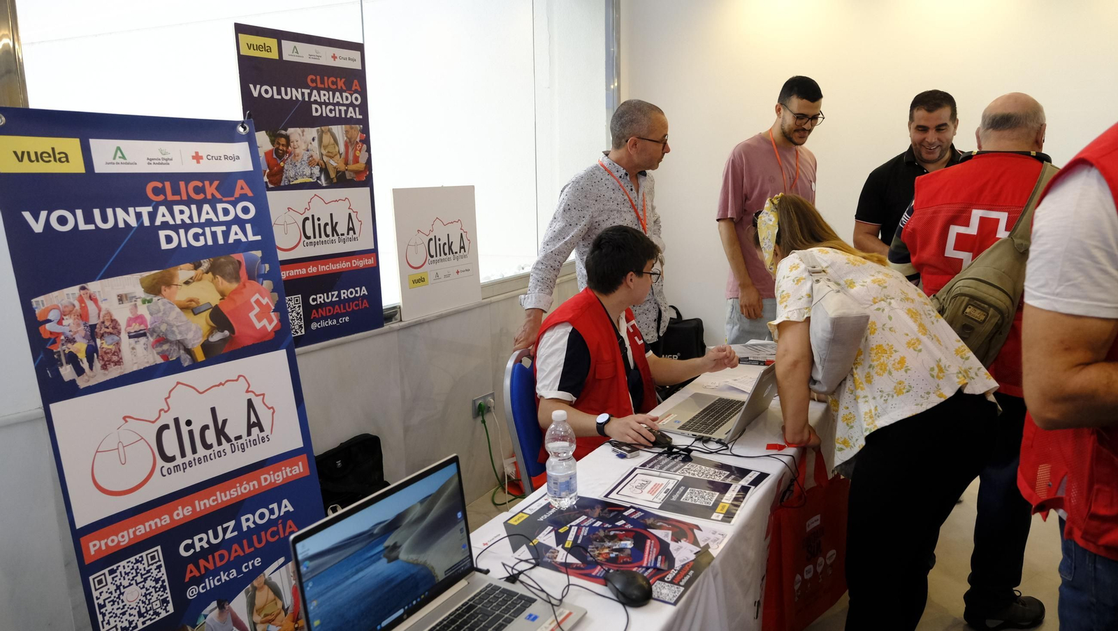 I Feria de Empleo Cruz Roja de Almería, en imágenes