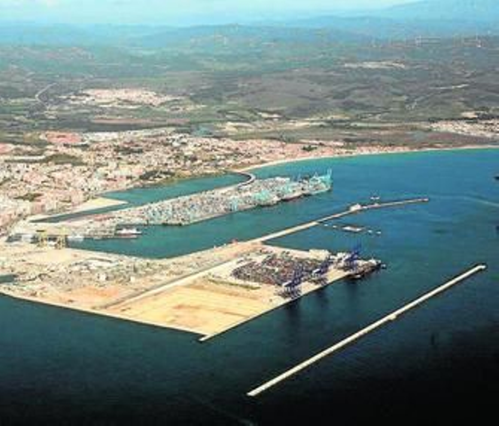 Una imagen aérea del puerto Bahía de Algeciras.