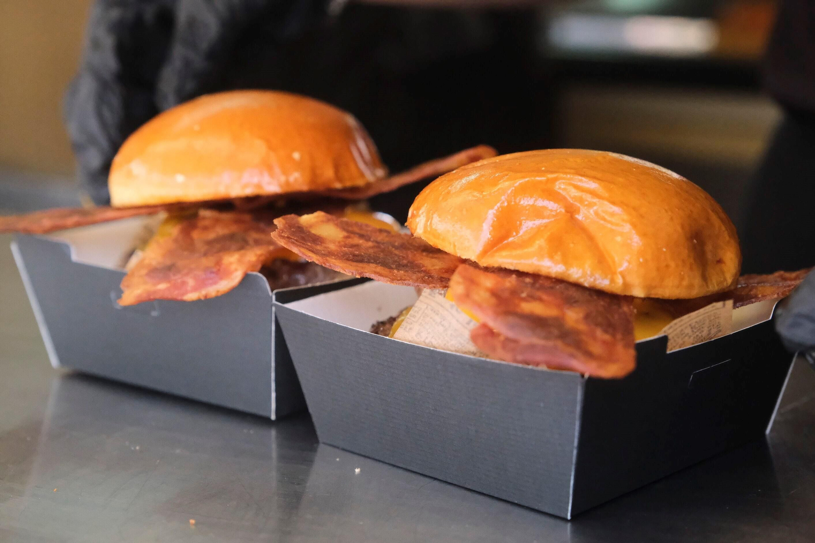 The Champions Burger vuelve a llenar El Vial de Córdoba en su primera jornada de tarde, en imágenes