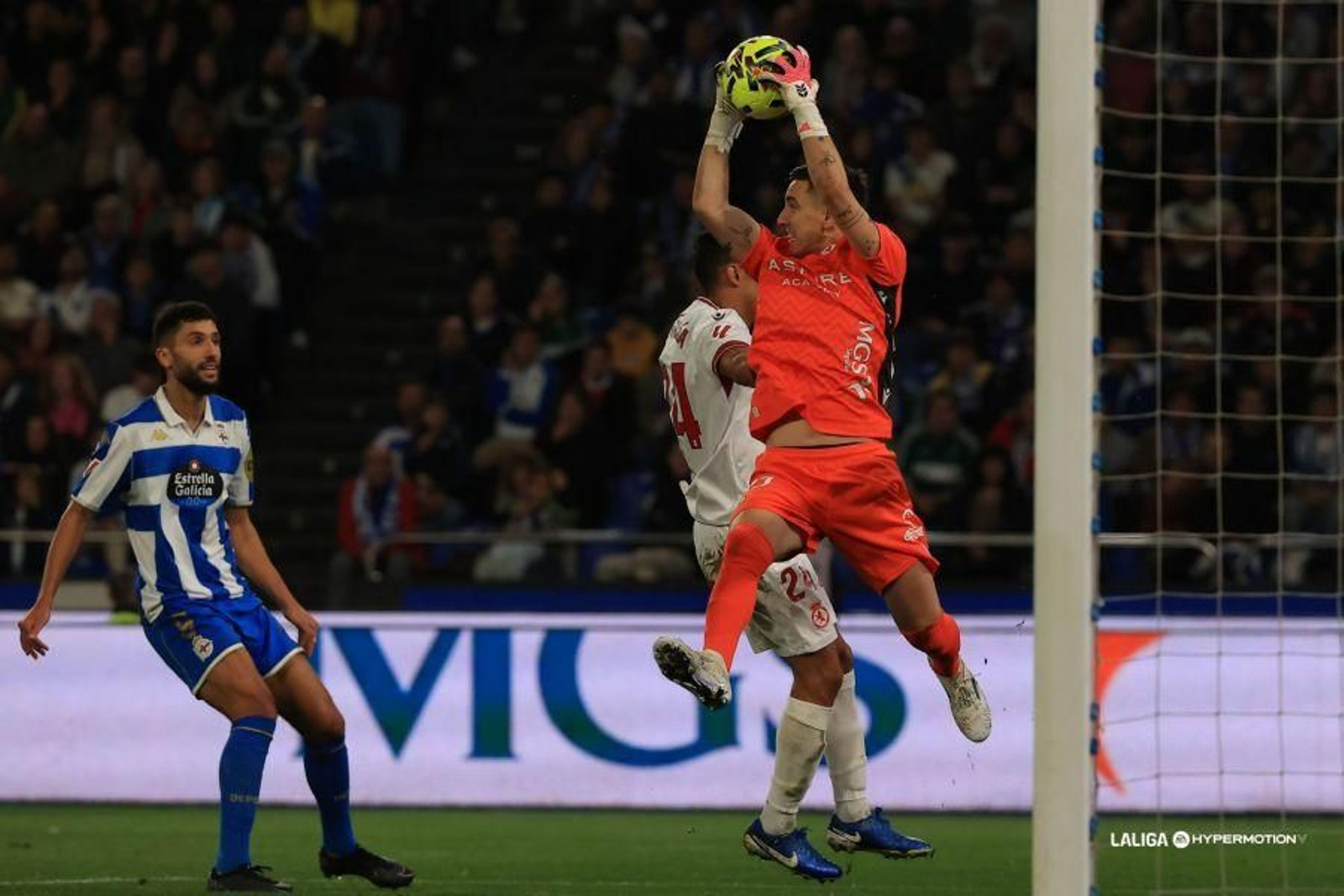 La Cultural Leonesa, próximo rival del Málaga CF, goleada por el Deportivo