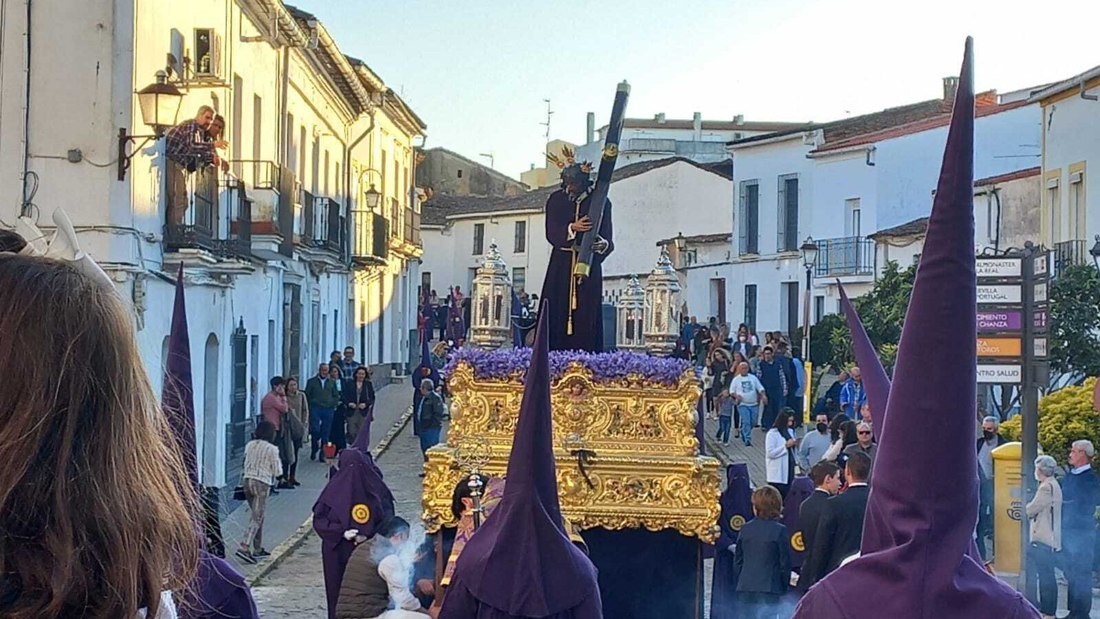 Jesús Nazareno recorre las calles de Cortegana.