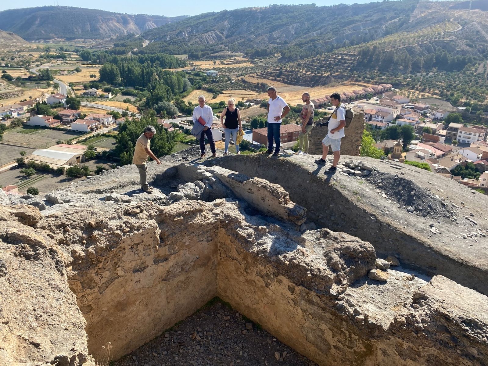 Avanzan los trabajos en Granada de excavación arqueológica en el Castillo Medieval de La Peza