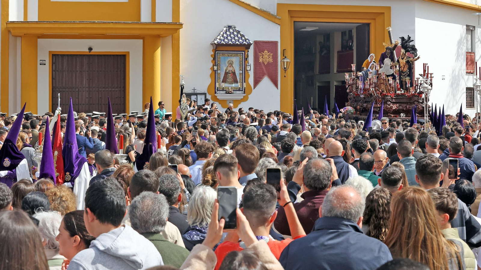 Imágenes de la Hermandad de La Candelaria en el Lunes Santo de Jerez 2025