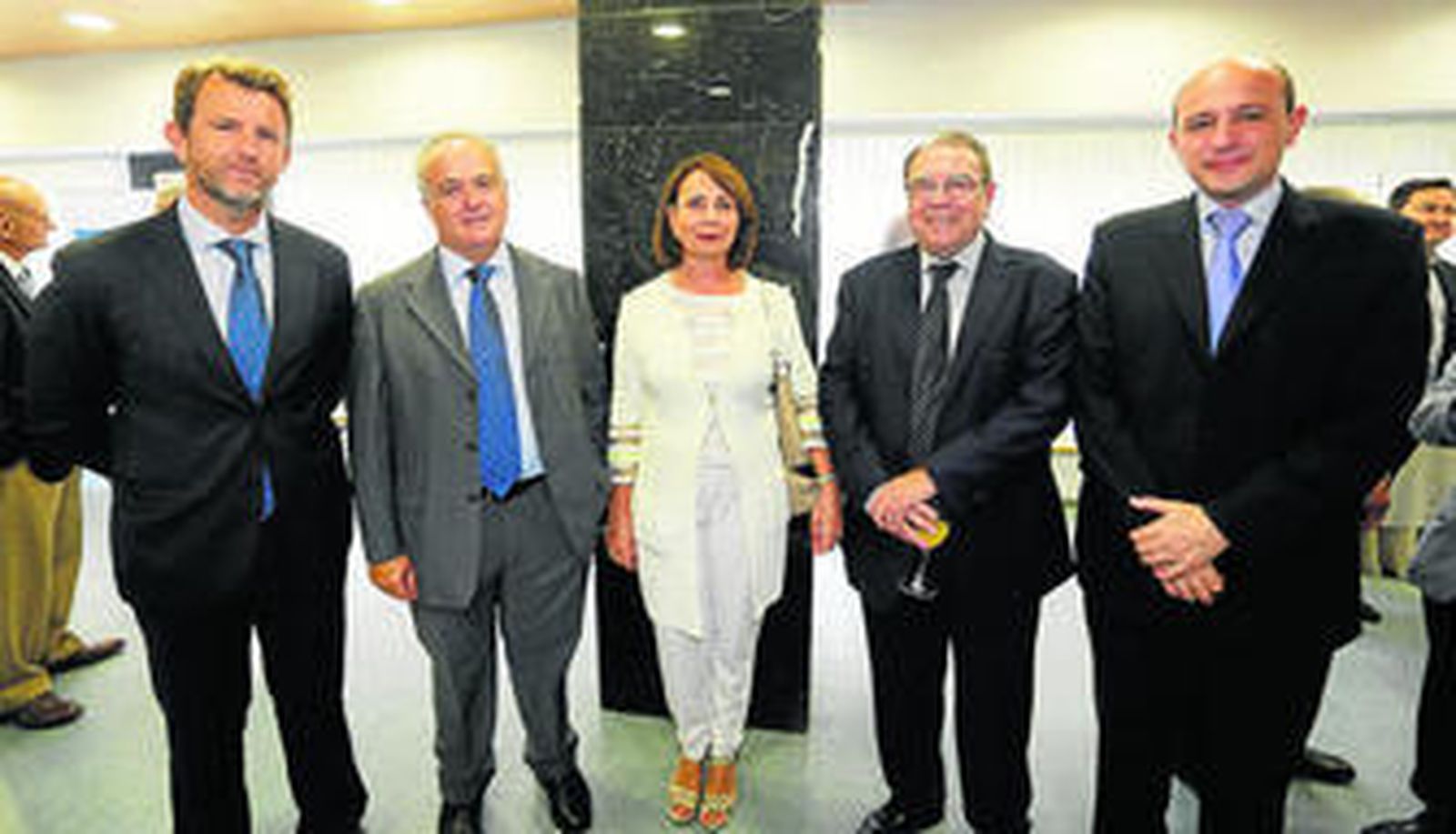 Fernando Ortega, gerente de 'Málaga hoy'; Miguel Aldana, presidente de Grupo Torcal; Esther Molina, delegada municipal de Promoción Empresarial; Jerónimo Pérez Casero, presidente de la Cámara; y Andrés Pérez, directivo del Instituto San Telmo.