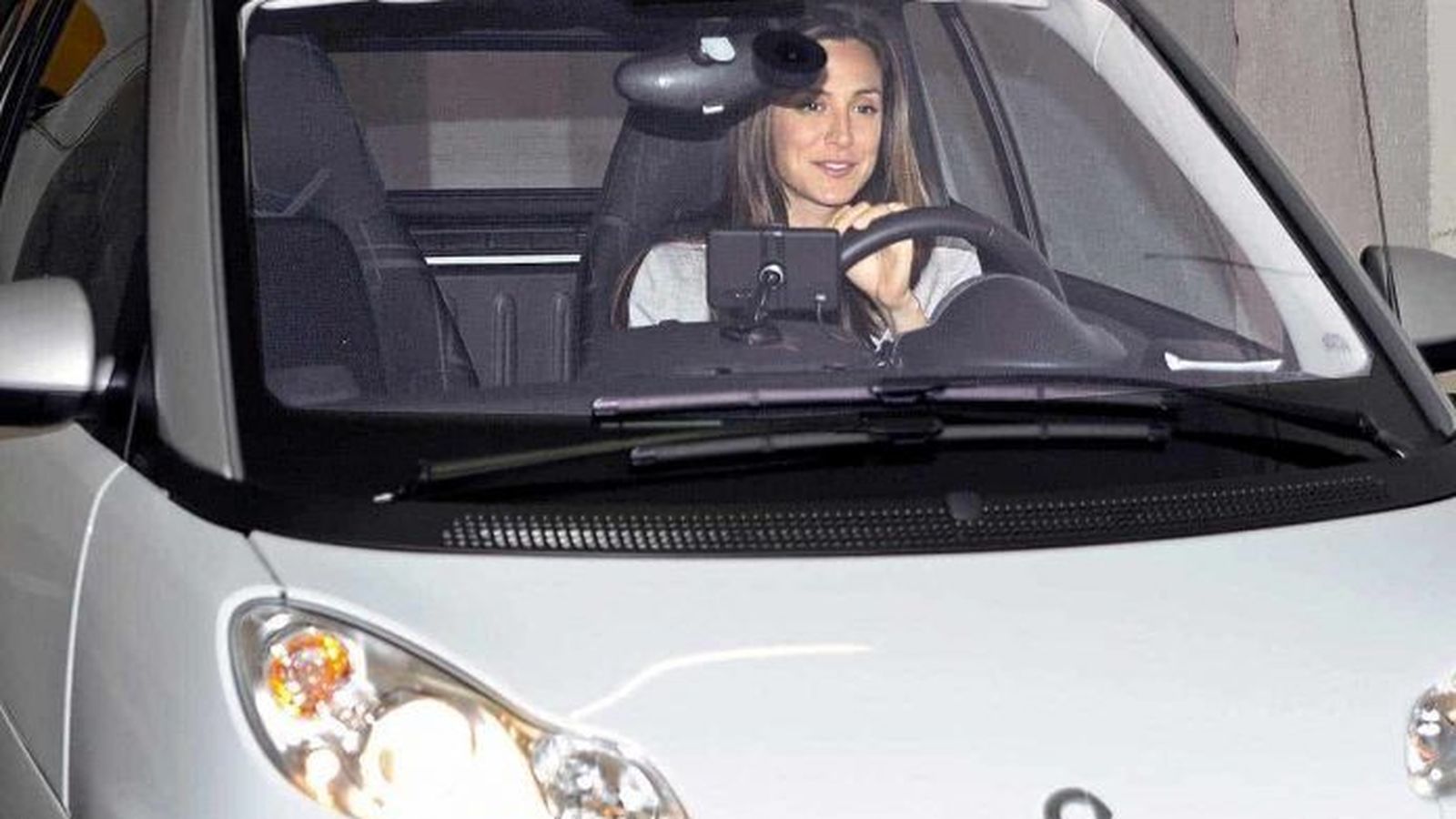 Tamara Falcó, a bordo de su coche.