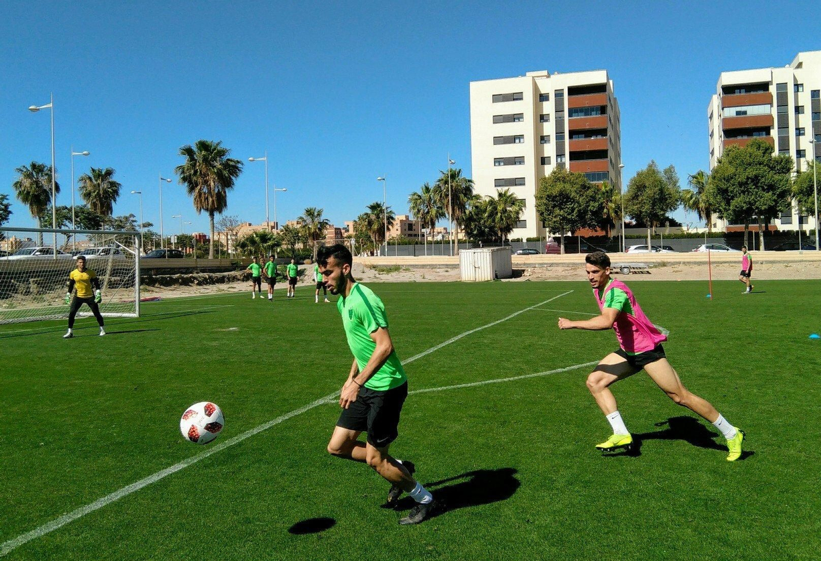 Imagen de un entrenamiento del filial en la Vega de Acá.