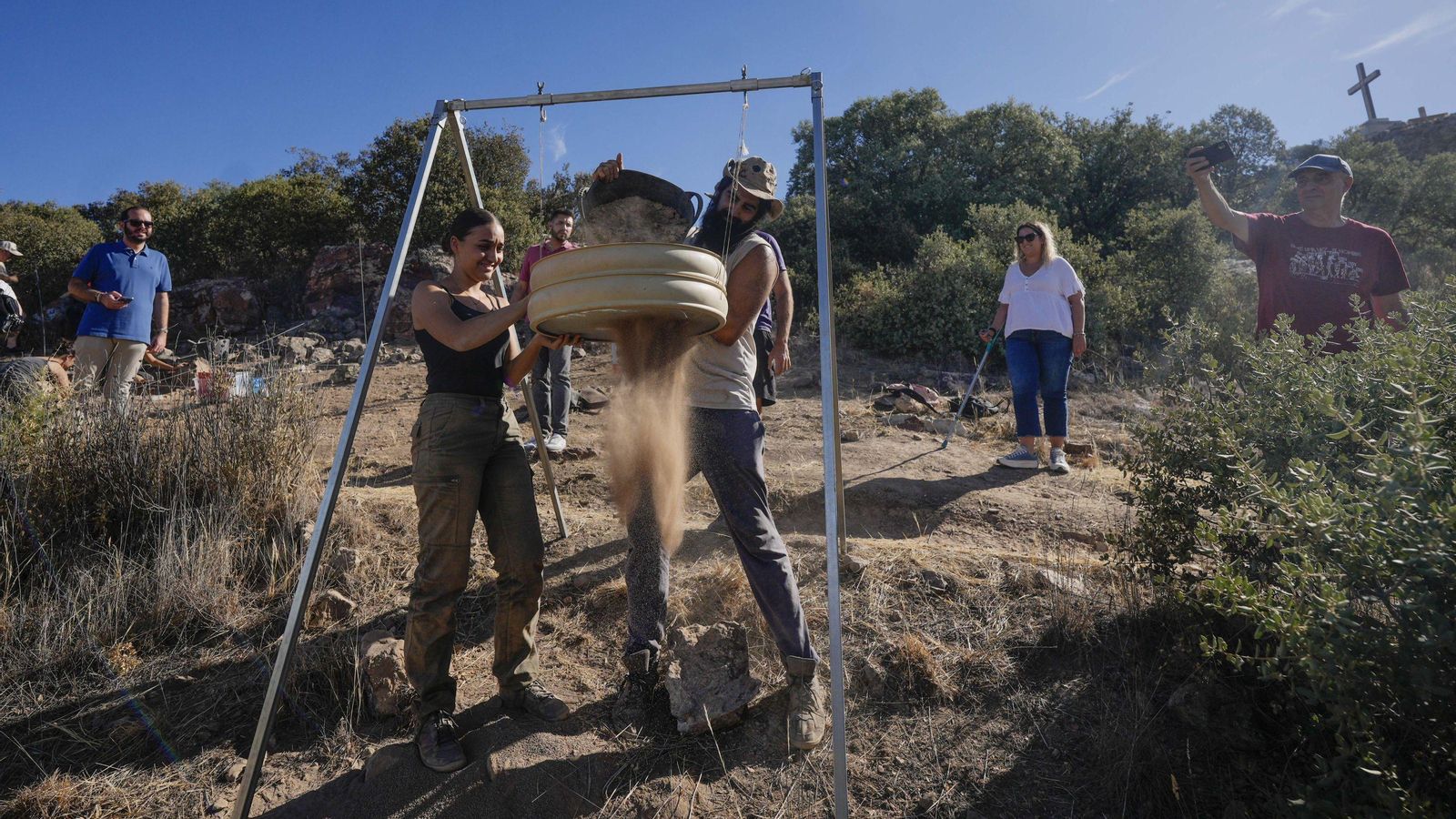 Voluntarios de las excavaciones. Voluntarios de las excavaciones.