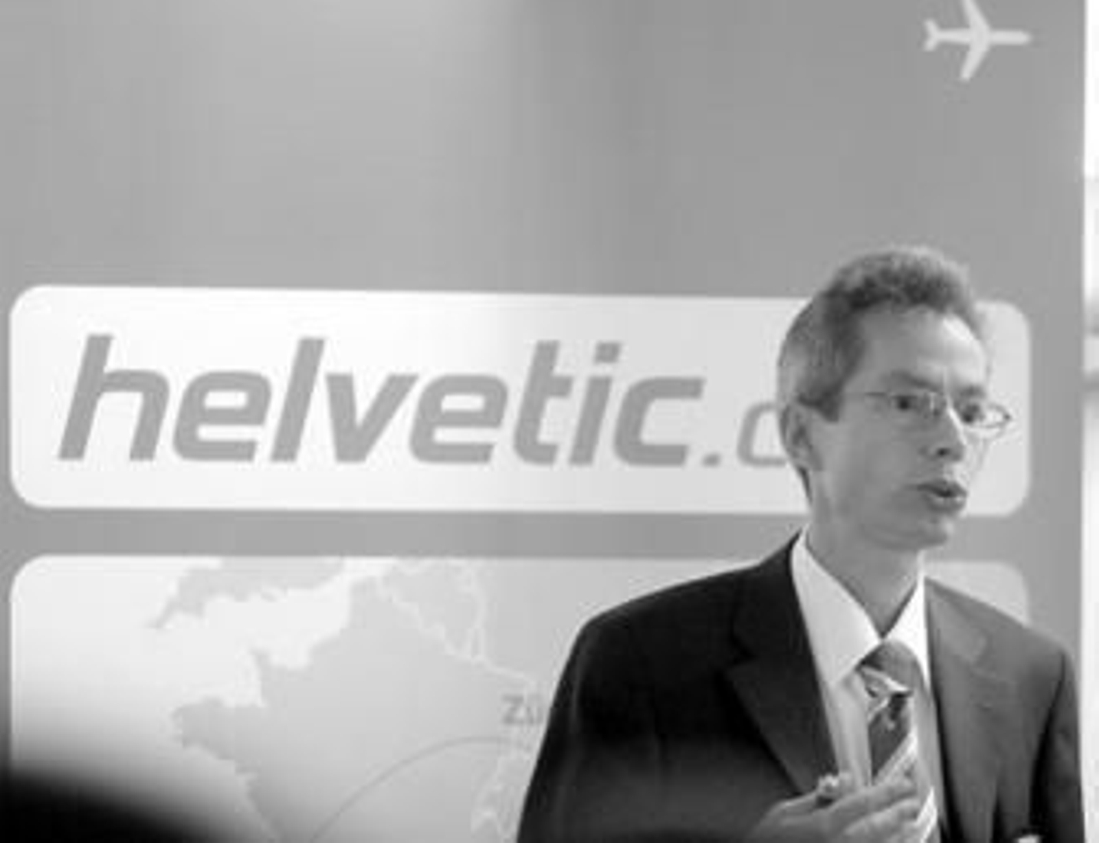 El director de ventas de Helvetic, Hans-Ueli Hänzi, ayer durante la presentación en la Real Escuela.