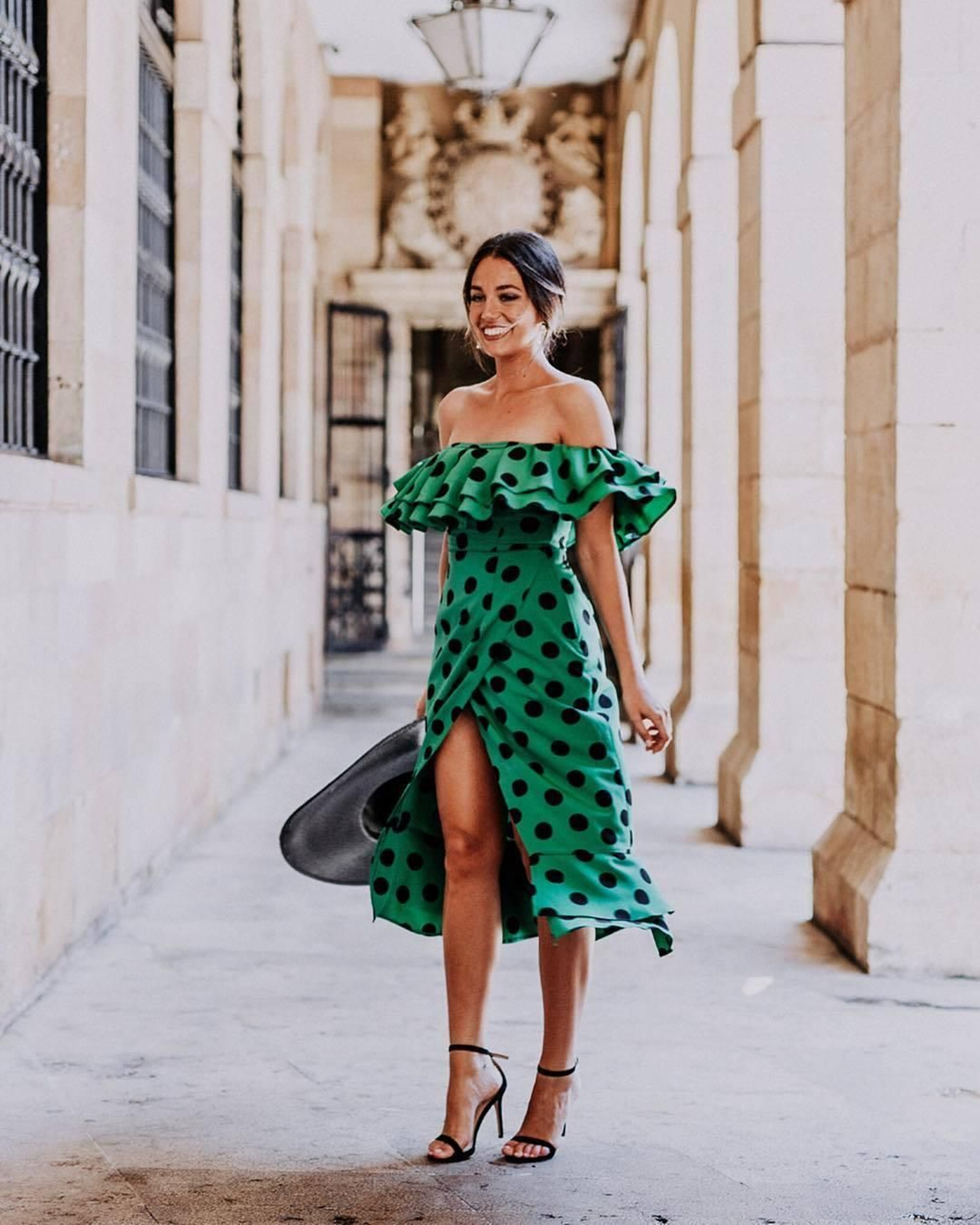 Clara Sarria de @maricleer es la invitada ideal con este vestido de @santapipispain Clara Sarria de @maricleer es la invitada ideal con este vestido de @santapipispain