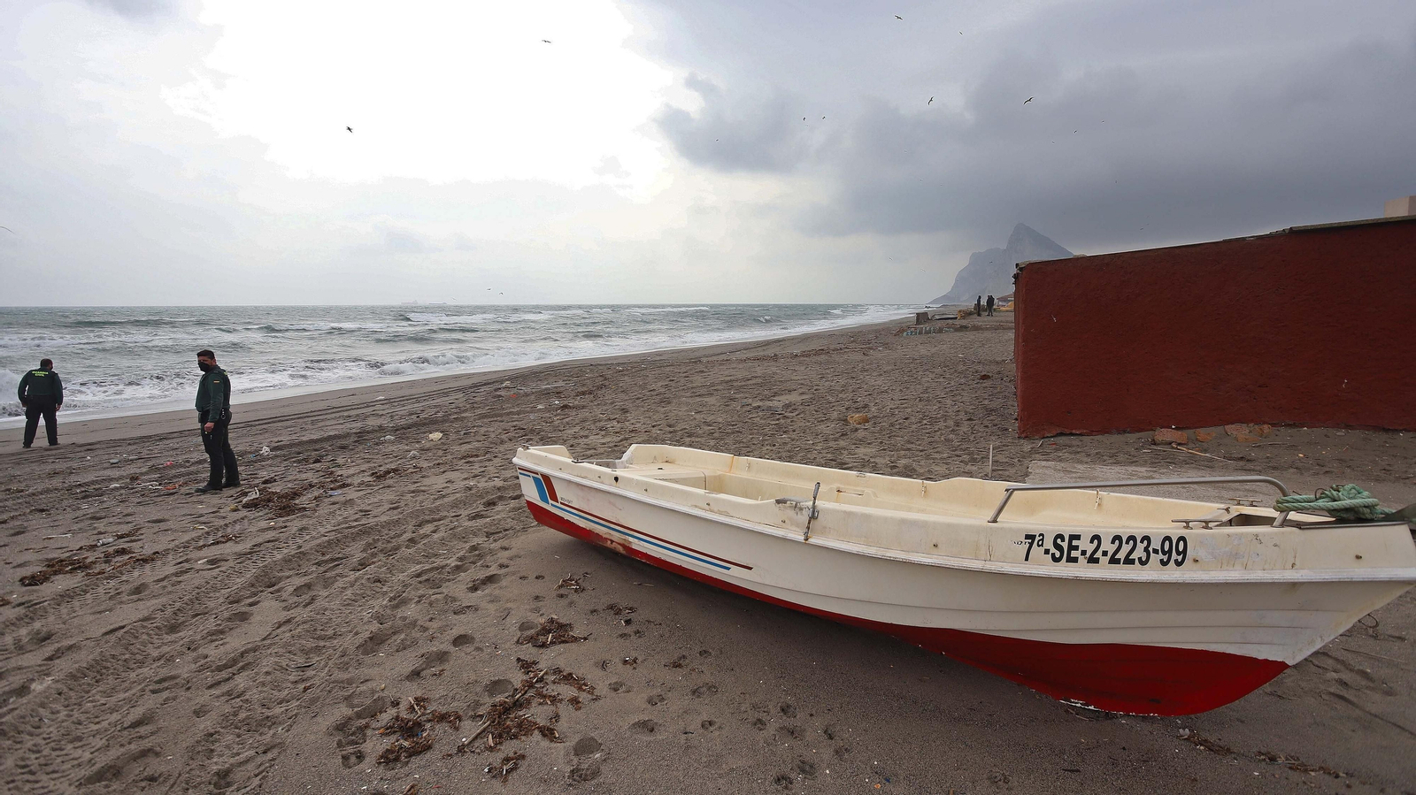 Busqueda de fardos de hachís en La Línea