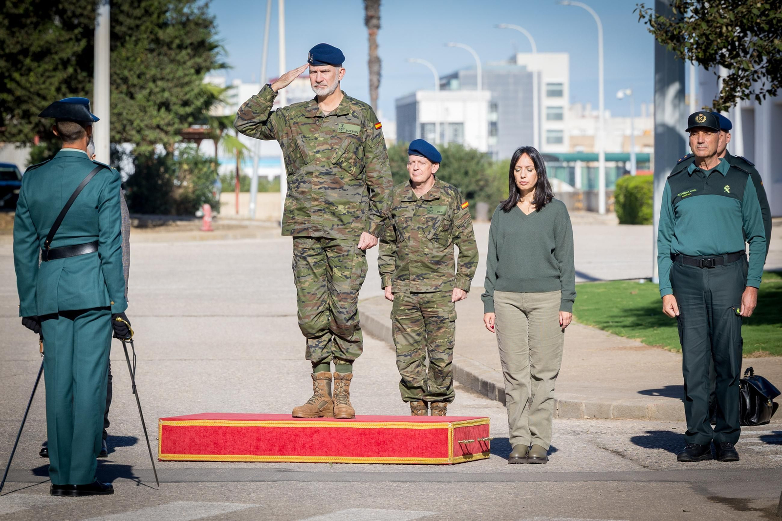 Las imágenes de la visita del Rey a la Guardia Civil de Cádiz