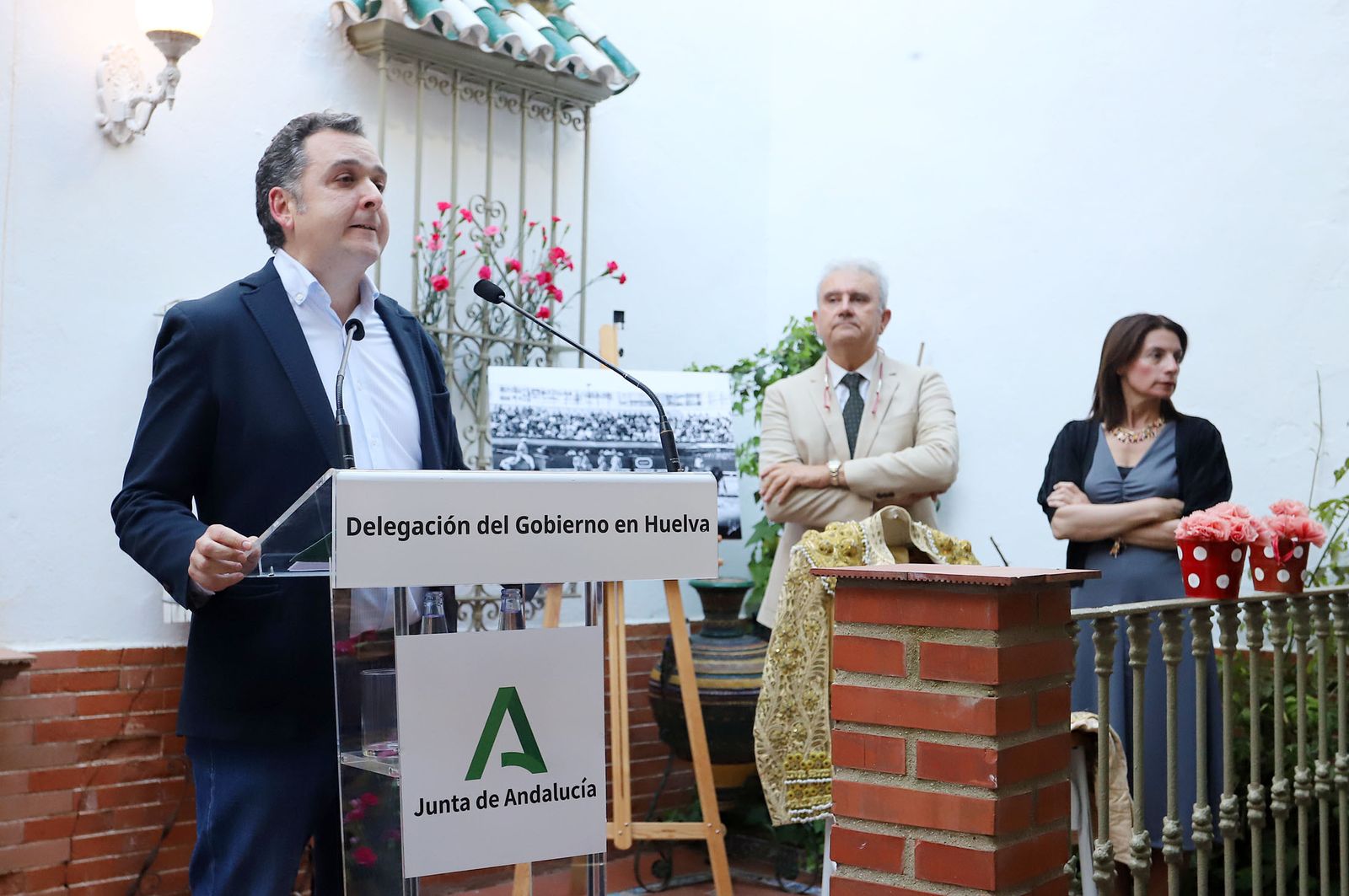 Imágenes del homenaje a 16 peñas taurinas de Huelva