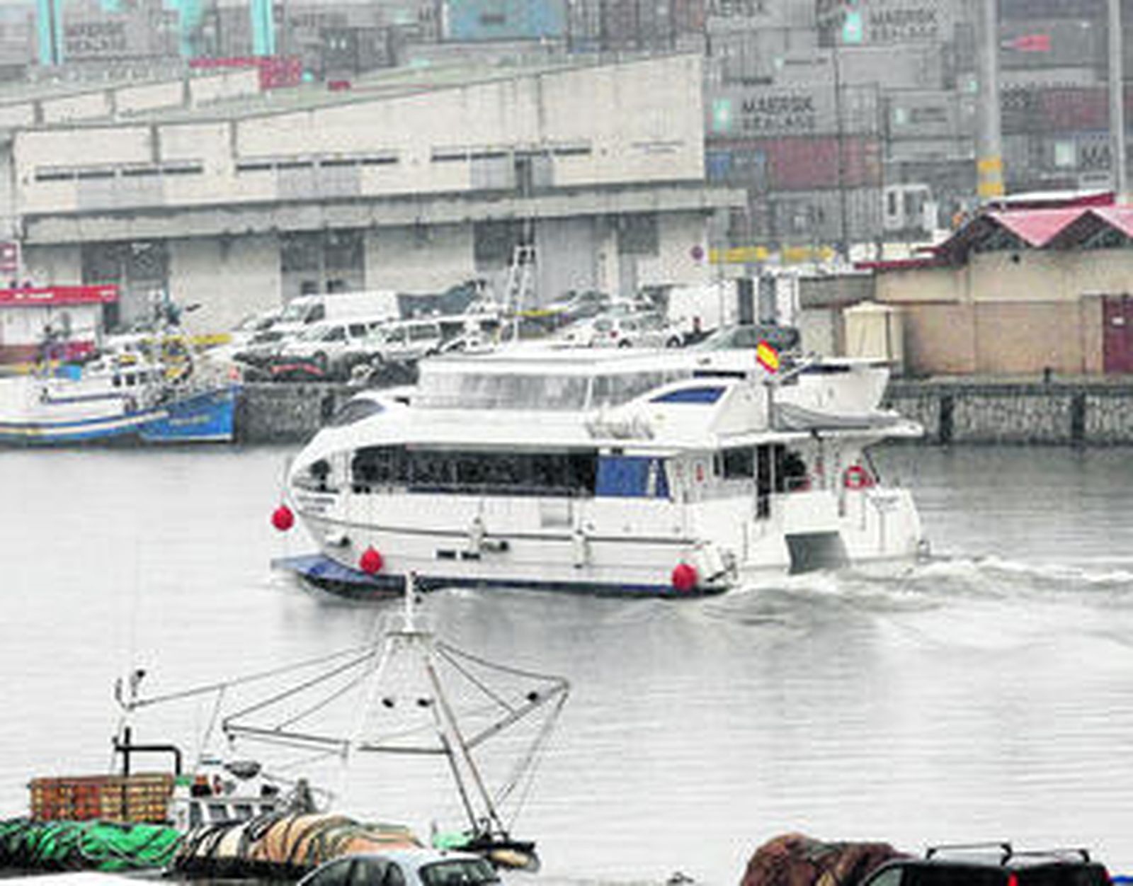 El 'Punta Europa Segundo' deja el puerto de Algeciras durante su viaje inaugural a Gibraltar.