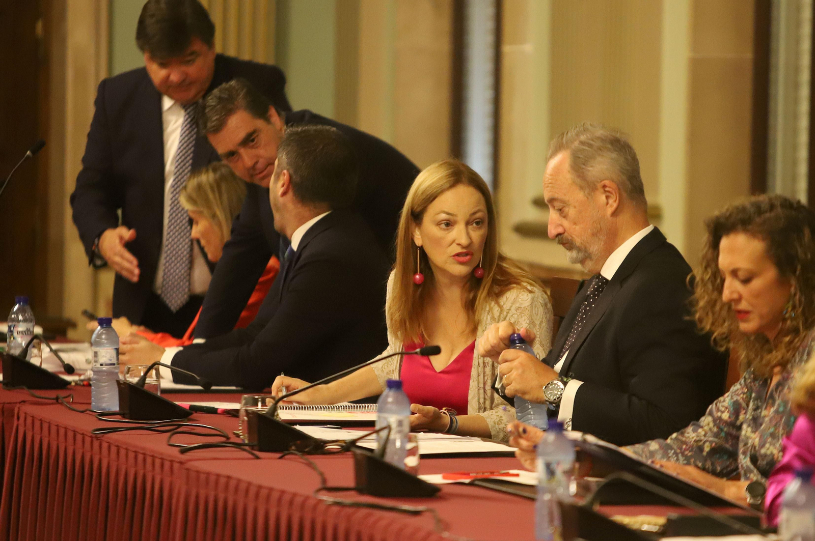 Imágenes del pleno municipal del Ayuntamiento de Huelva