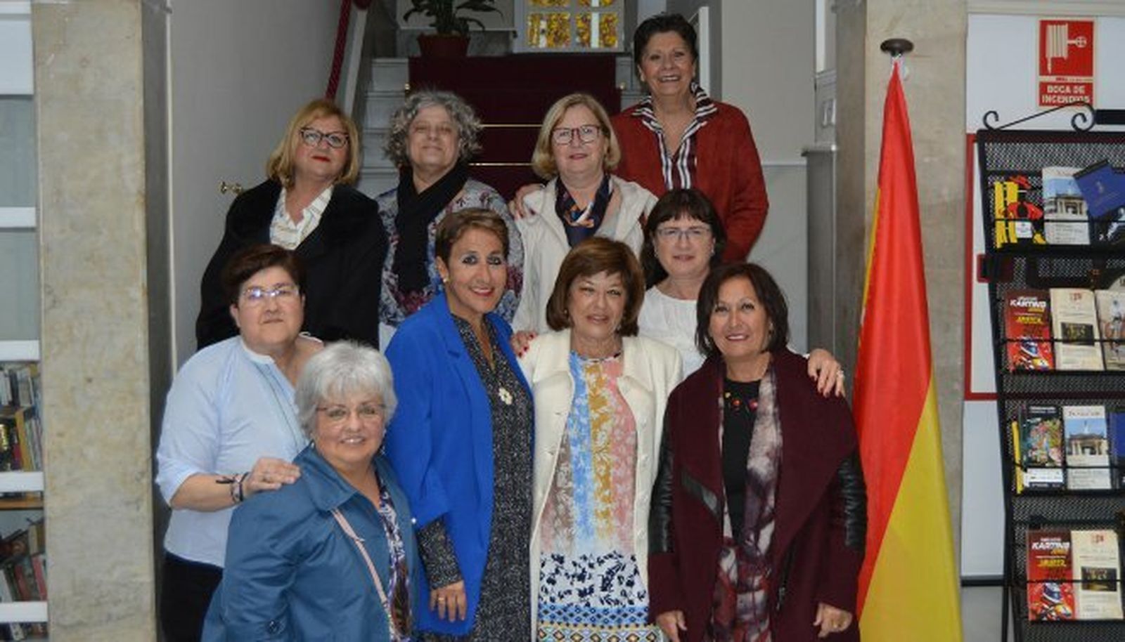 La homenajeada María José Espigado con Carmen García, Ana Natividad, Rosa Sánchez, Conchi Martín, Lola Piney, Mercedes López , María Luisa Pina, Inma Guillén y Lola Suárez.