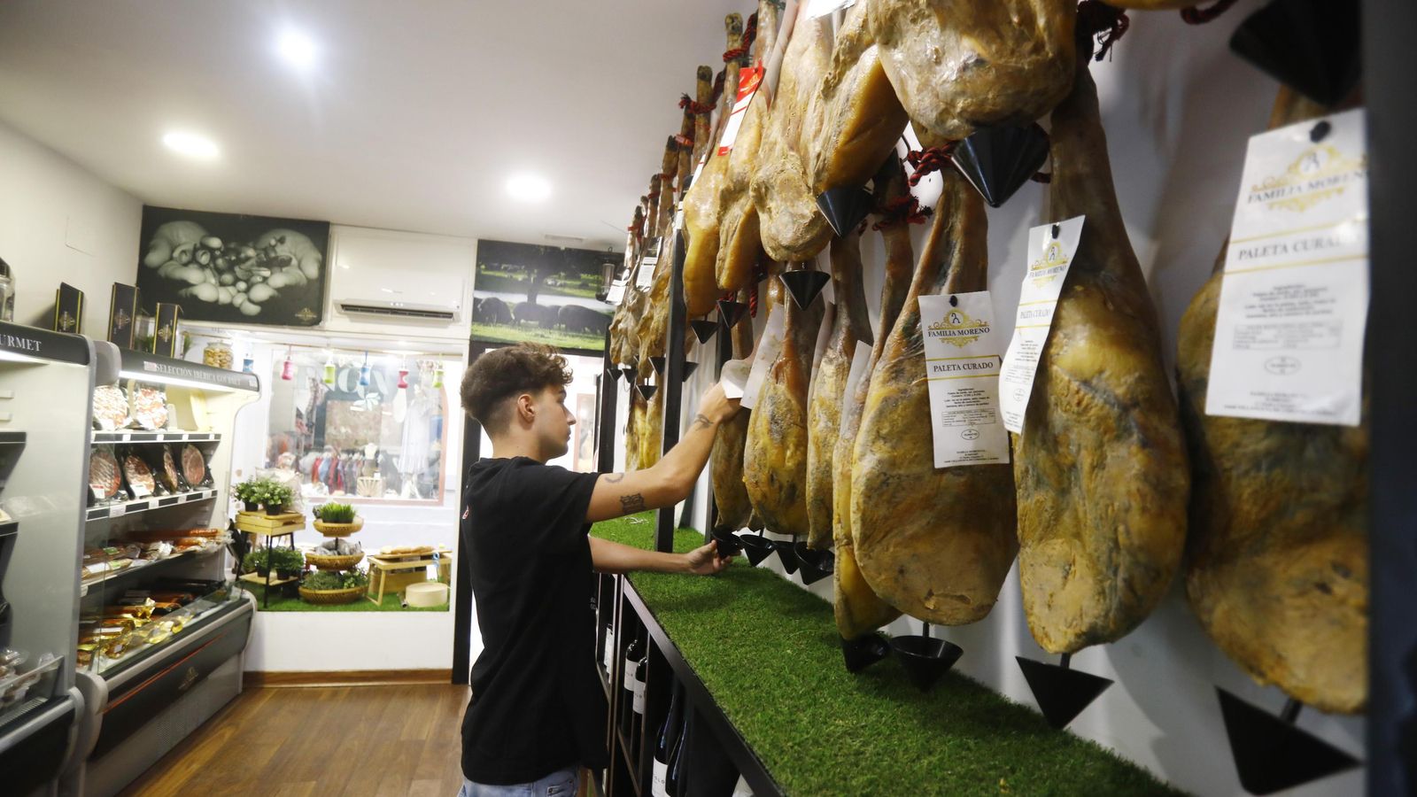 Jamones de la tienda Familia Moreno.