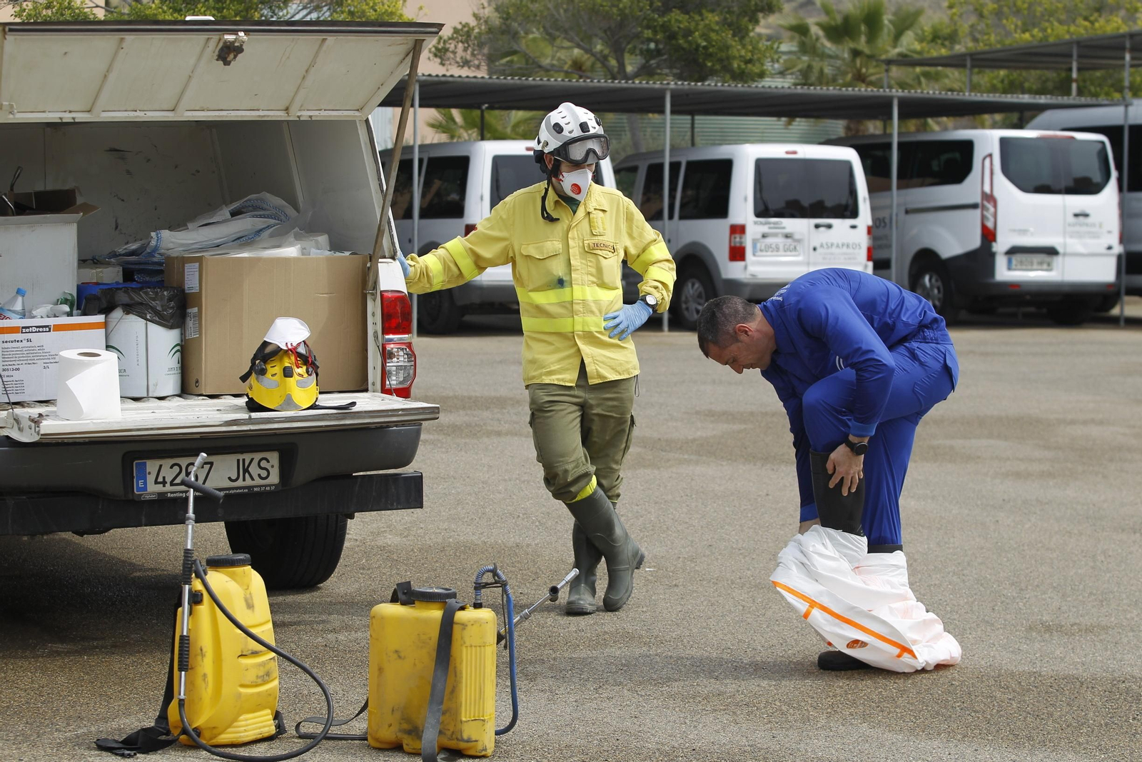 Fotogalería actuación INFOCA y UME por el coronavirus en Almería. Covid-19