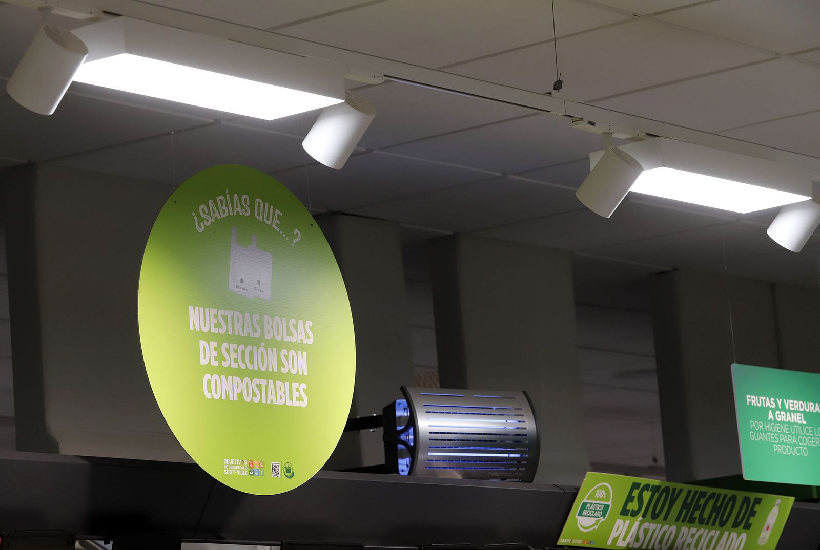 Imágenes de las mejoras del Mercadona de La Palma del Condado para el ahorro energético