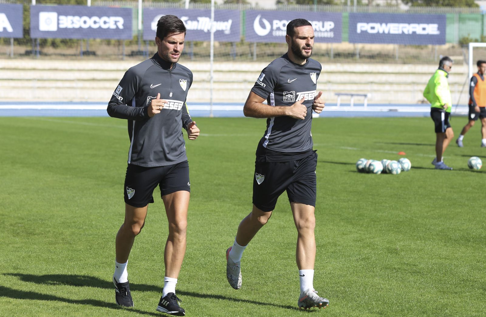 Adrián, Renato Santos y Lombán pisan césped