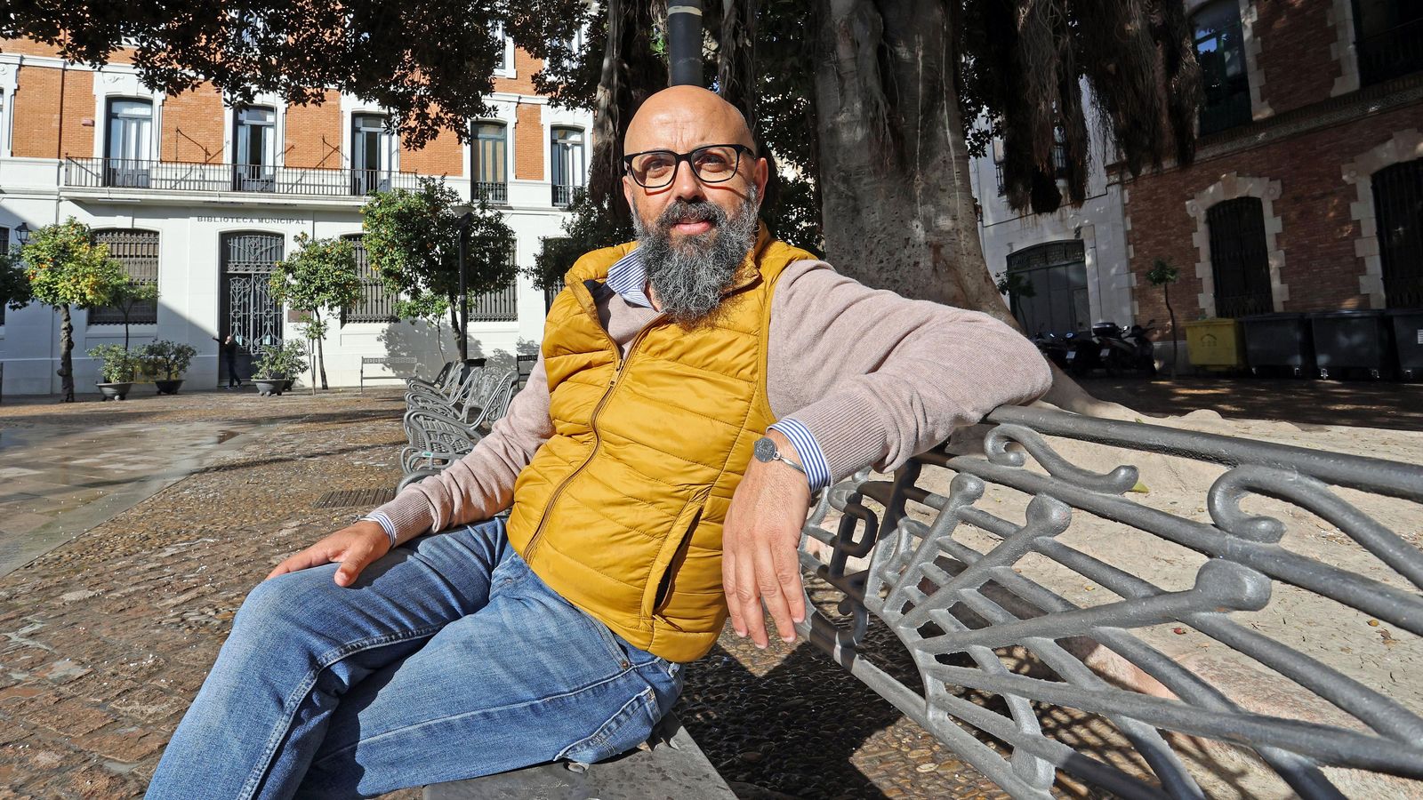 Juan Luis Gil, en una imagen tomada en la alameda del Banco.