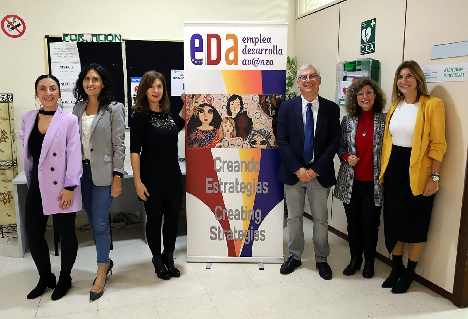 El delegado de Empleo, Juan Antonio Cabello, visitando al equipo del proyecto para el que el Ayuntamiento ha cedido varios espacios.