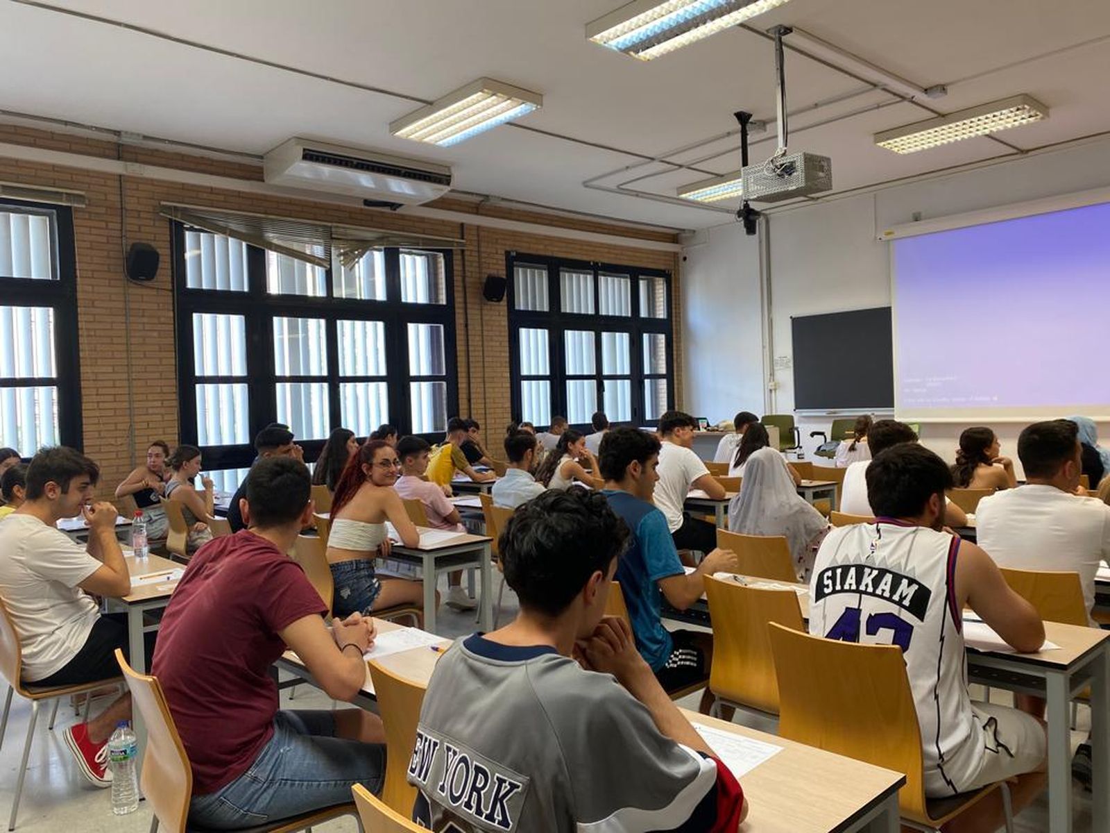 Estudiantes durante las Pruebas de Acceso a la Universidad en la Universidad de Almería