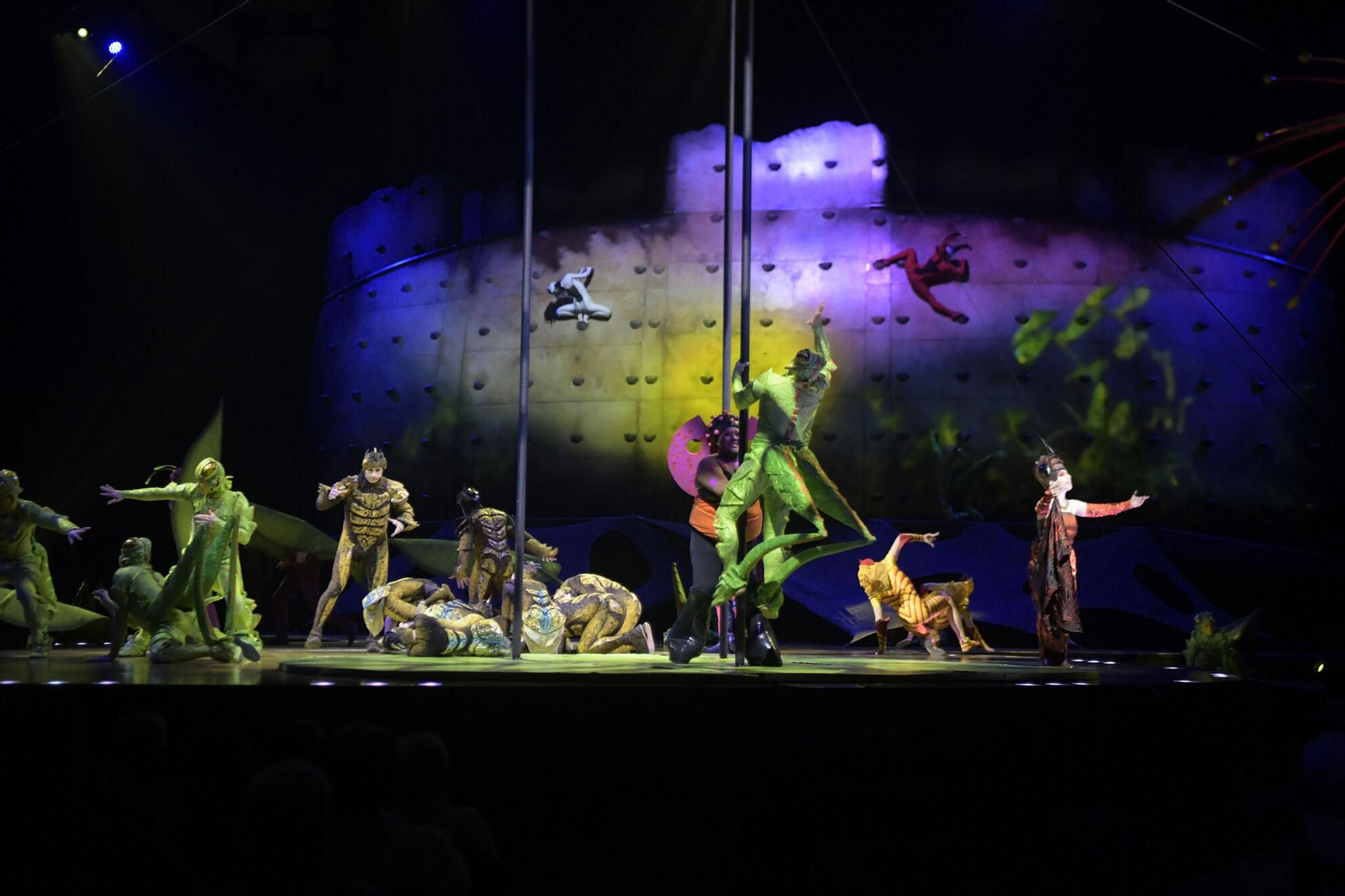 El Circo del Sol brilla en el Palacio de Deportes de Granada