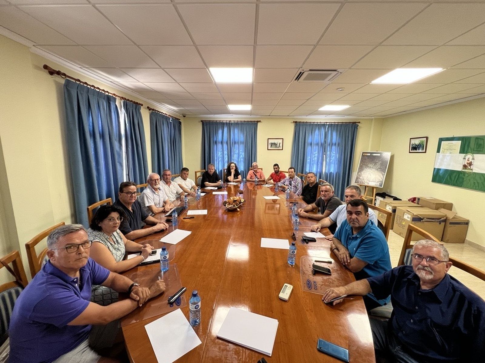 Reunión en la sede de la CUCN de los miembros de la Mesa del Agua.