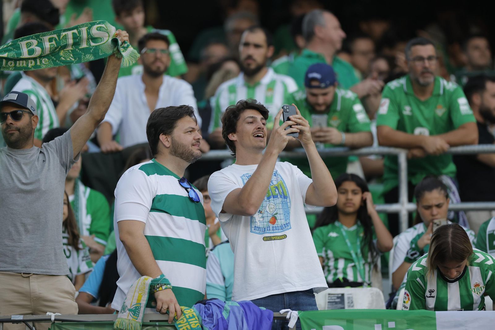 Búscate en las fotos del Betis - Fiorentina