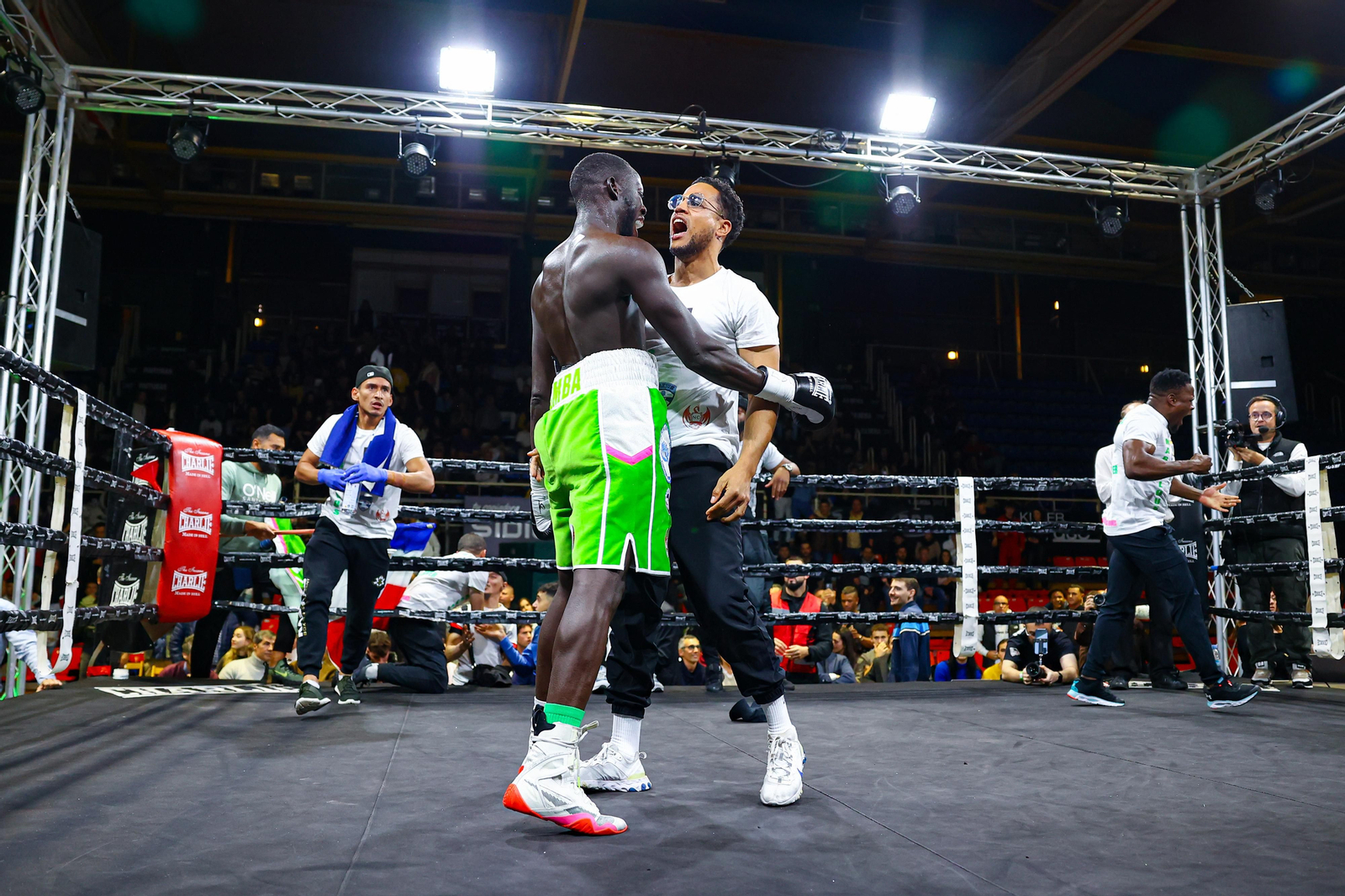 Las mejores fotos de la derrota de José Luis Navarro (El Cazador Jr) ante Gustave Tamba