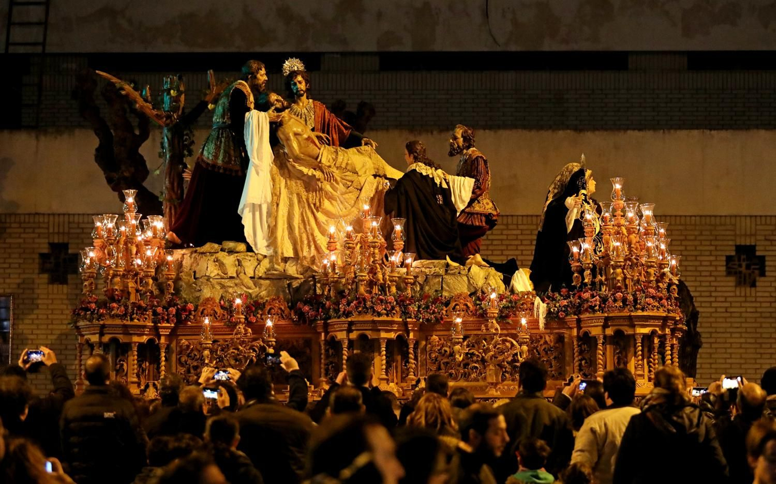 El impresionante misterio de la hermandad de la Mortaja en la jornada del Sábado de Pasión.