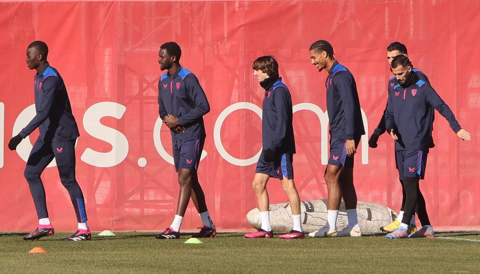 Pape Gueye y Bryan Gil, novedades en la lista, en el grupo en el entrenamiento de ayer.