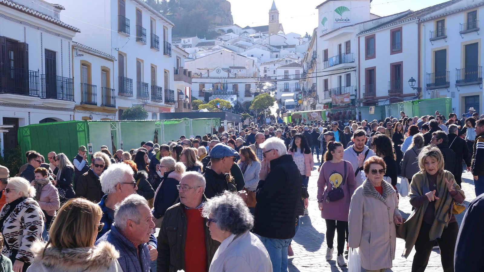 Miles de personas acudieron a la localidad. Miles de personas acudieron a la localidad.