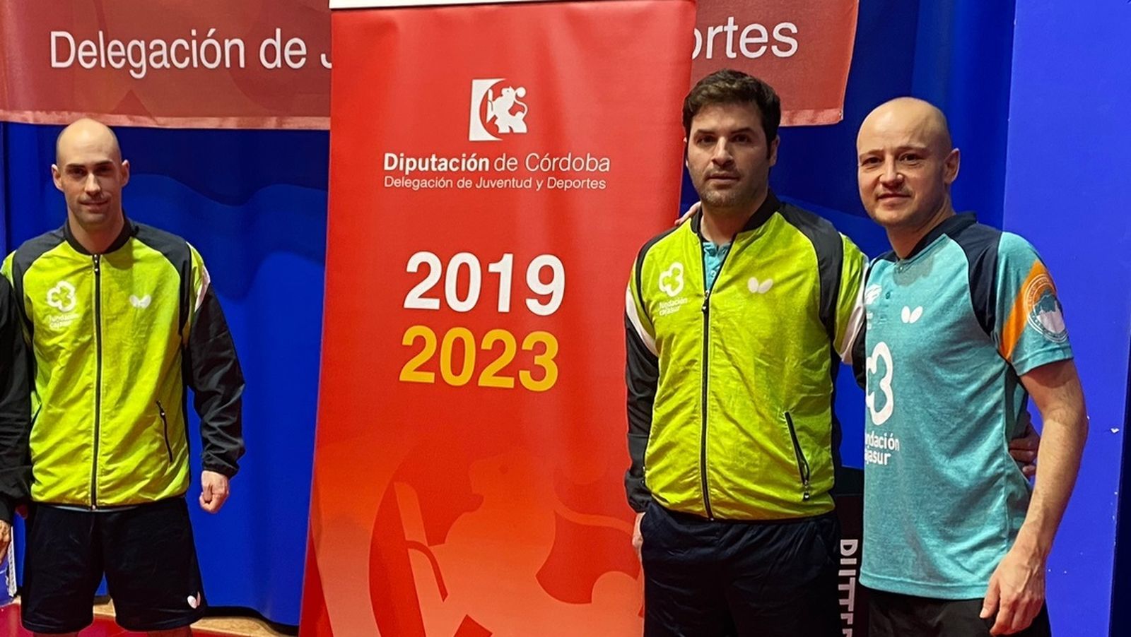 La tripleta prieguense tras ganar al Alzira.