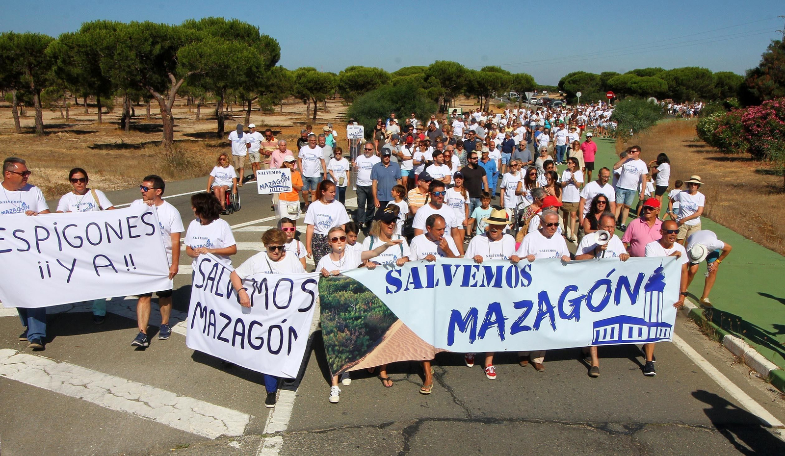 La manifestación "Salvemos Mazagón" en imágenes