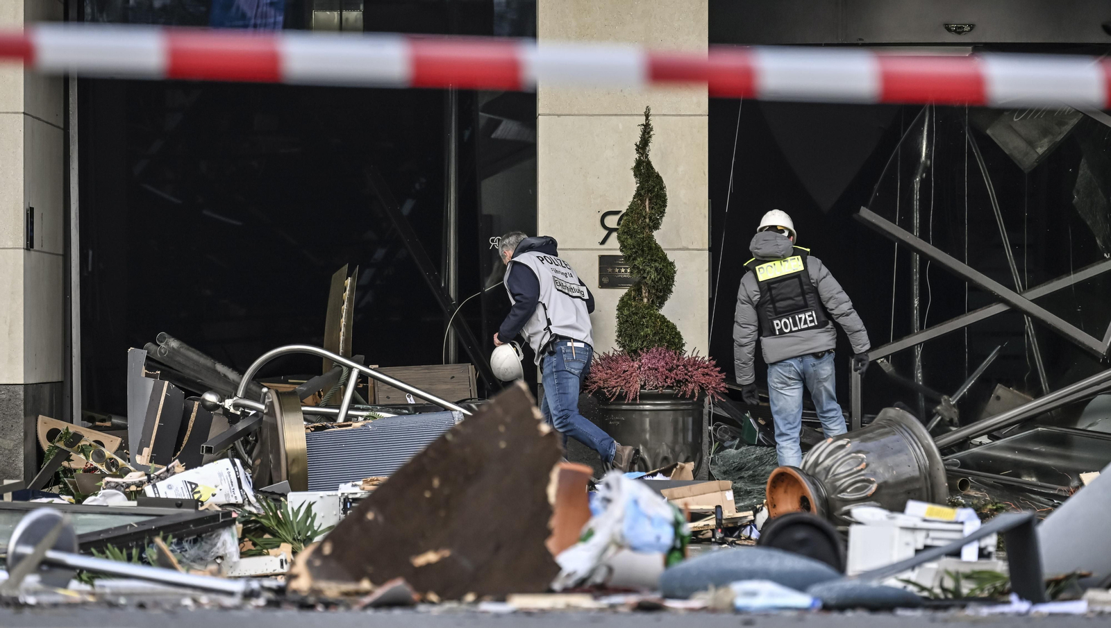 Las fotos del reventón del Aquadom en Berlín