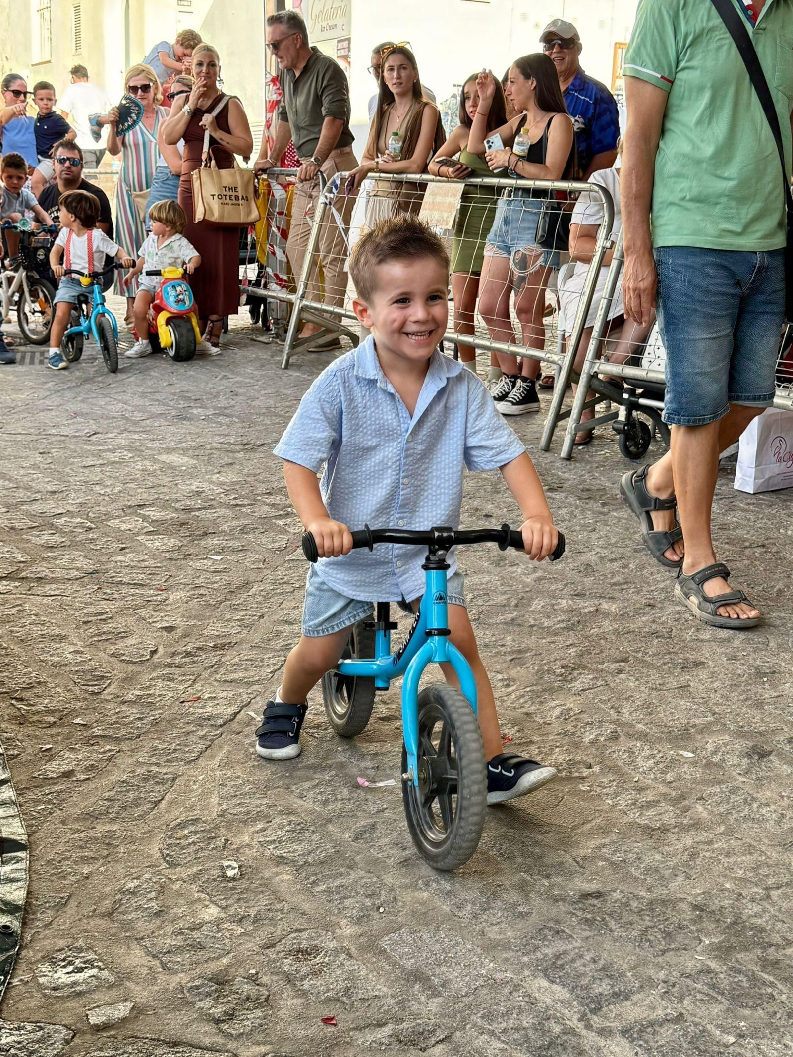 Las mejores imágenes de la Feria del Mediodía y la carrera de cintas infantiles de Mojácar