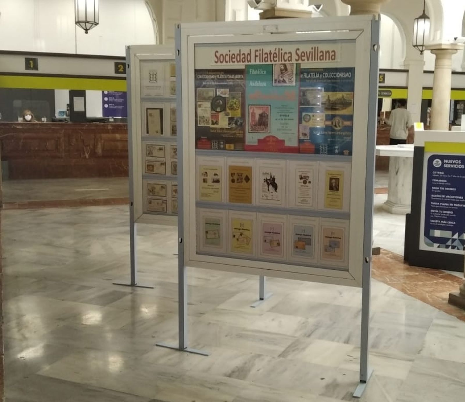 Exposición filatélica dedicada a la ciudad en la oficina principal de Correos en la Avenida de la Constitución.